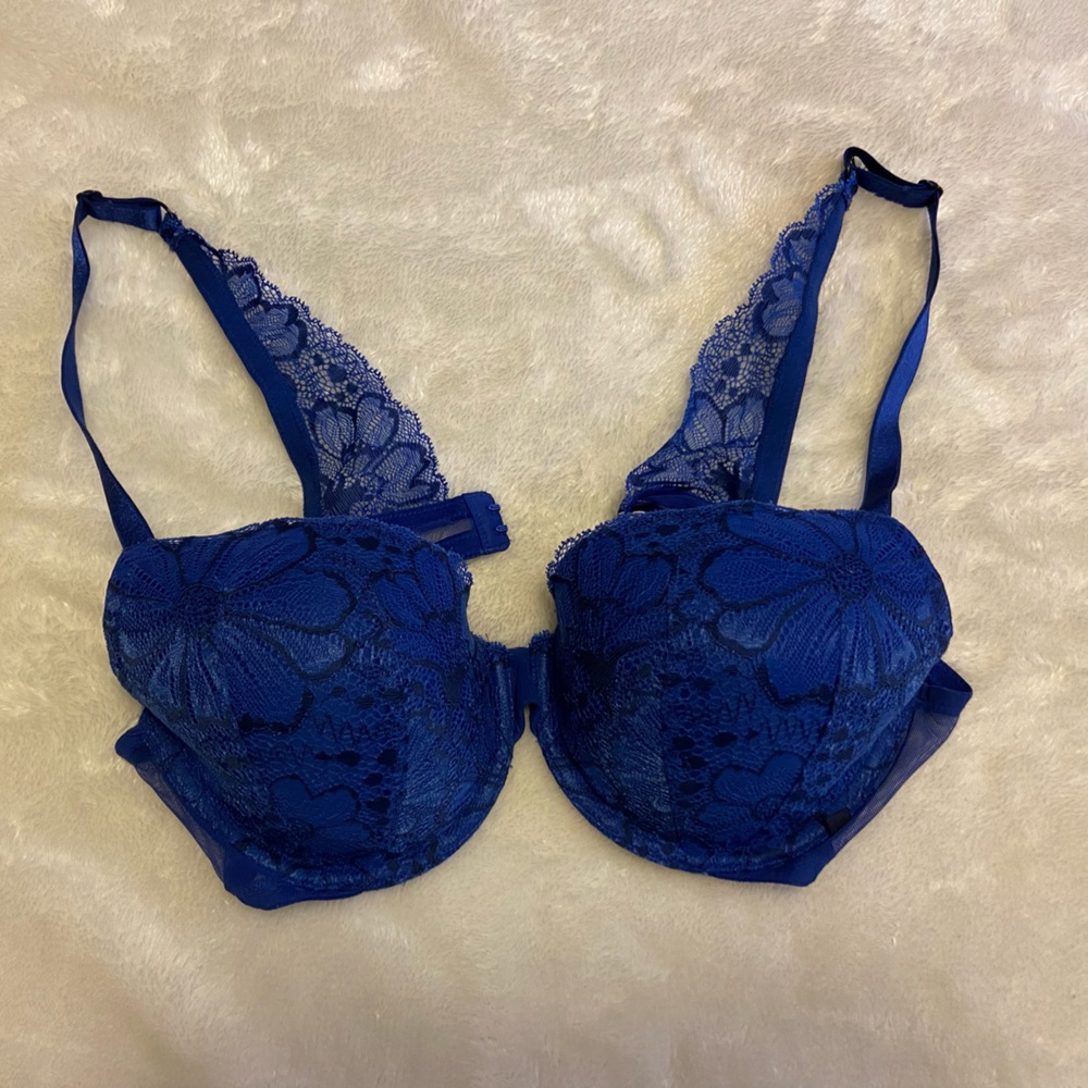 Victoria’s Secret blue and black floral lace bra size 36B like new